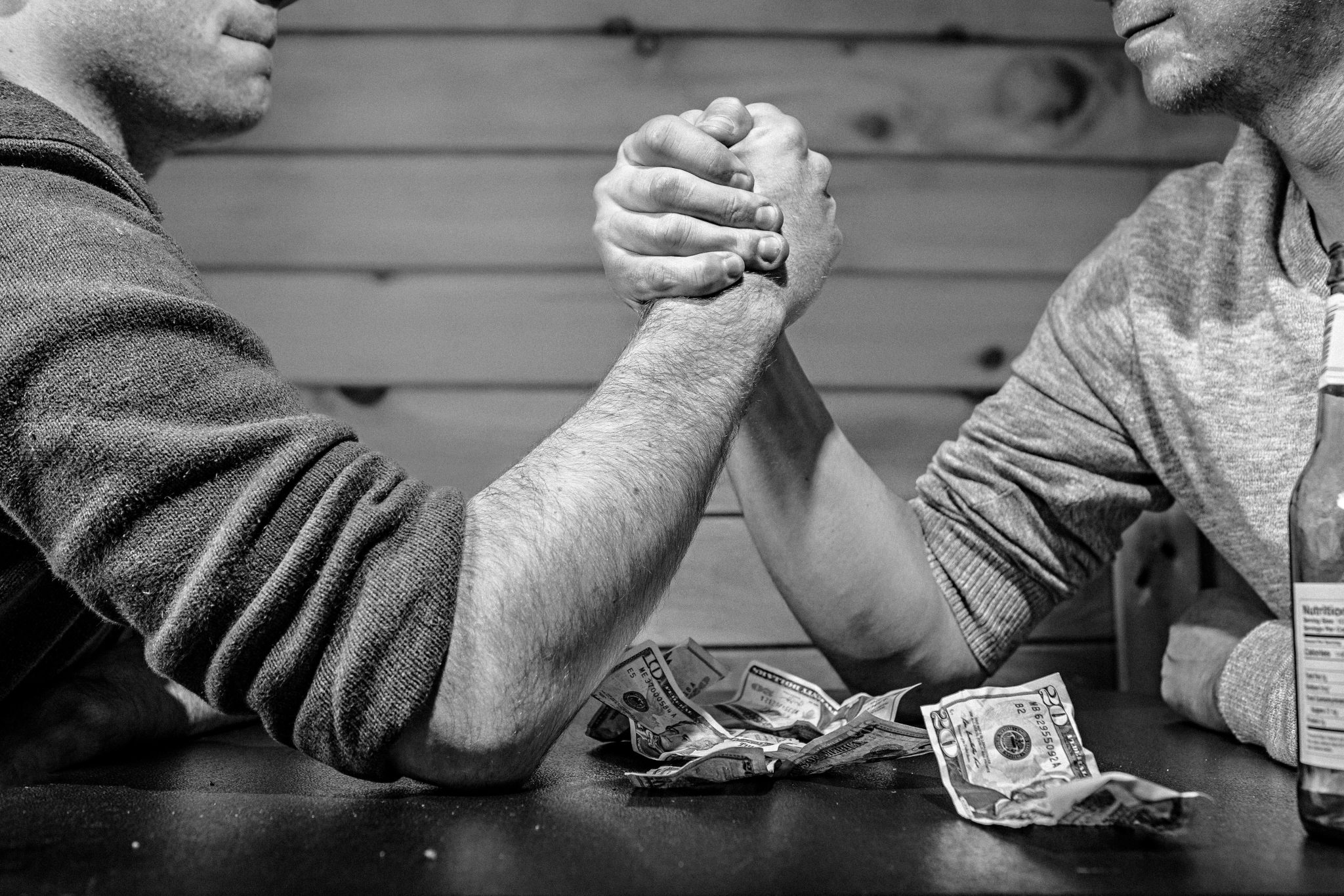 Statusrapport medio juli 2025: Aggressiv forhandlingstaktik på told, centralbanksfyringstrusler og kvartalsregnskaber